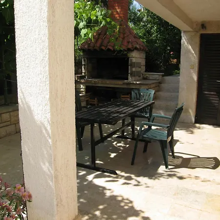 בית הארחה Zimmer F1 פולה