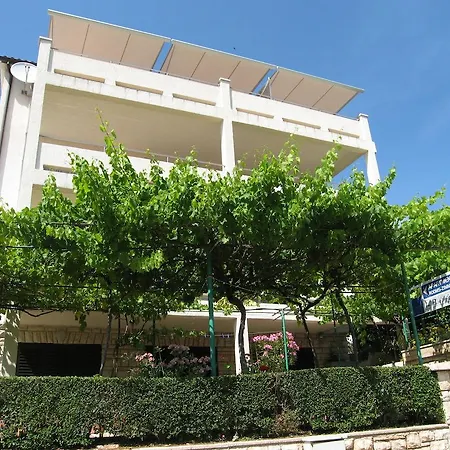 Zimmer F1 3* פולה