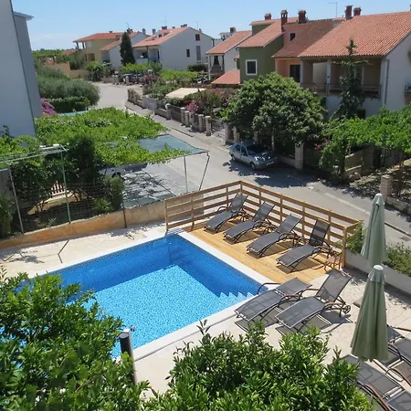 Zimmer F1 3* פולה