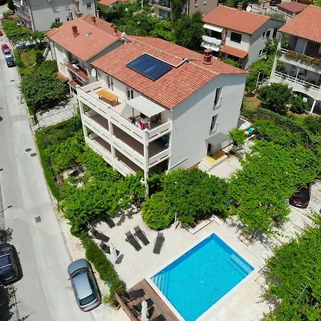 בית הארחה Zimmer F1